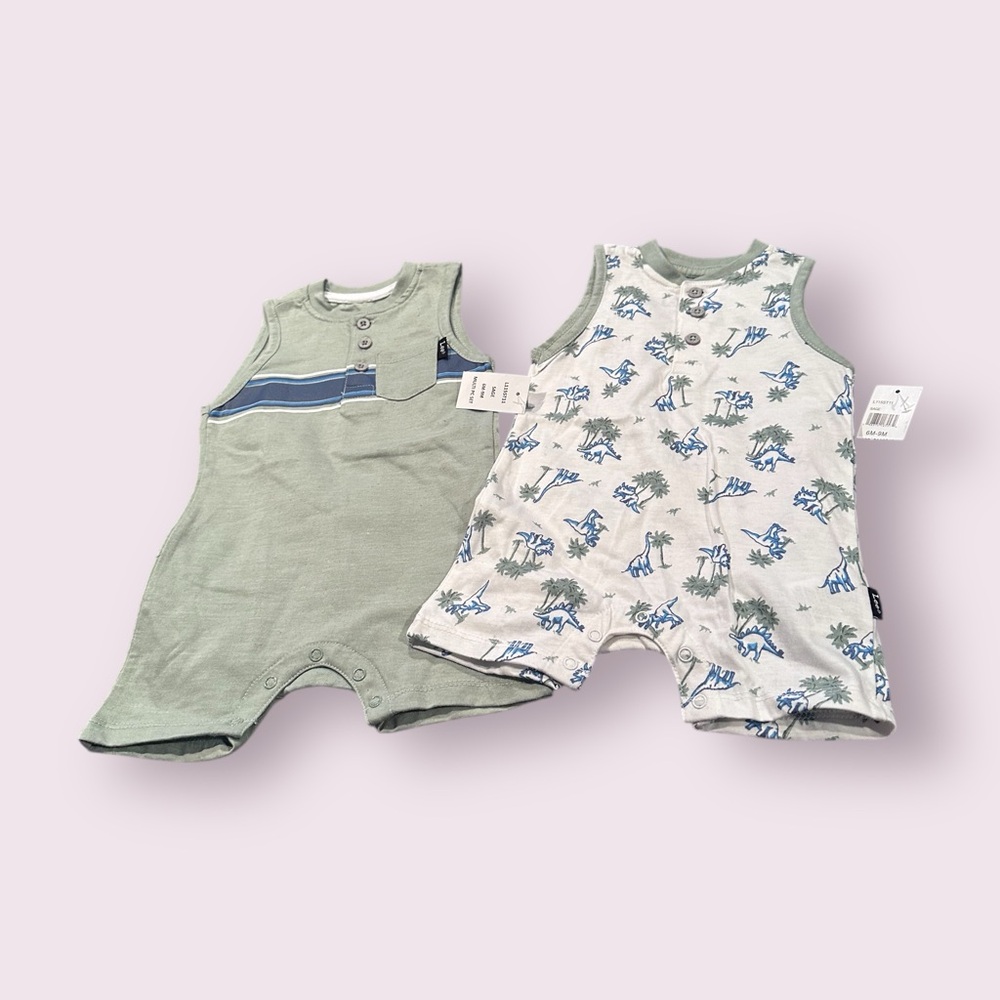 NWT Lee Set of Two Baby Rompers in Green and White Dinosaurs Size 6-9 Mon